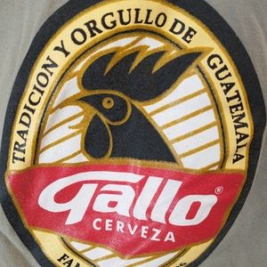 Gallo cerveza graphic t-shirt